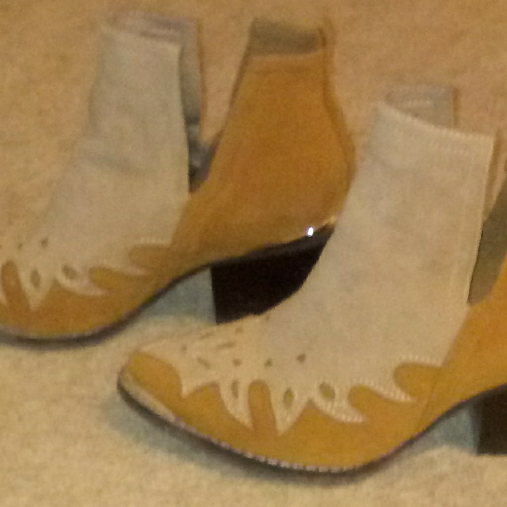 JG women's ankle boot